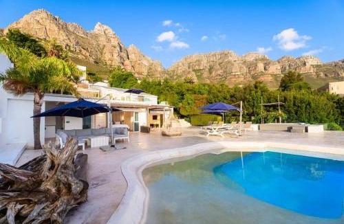 Camps Bay House | Two Views - 8 Bedroom Villa in Camps Bay & Hot Tub