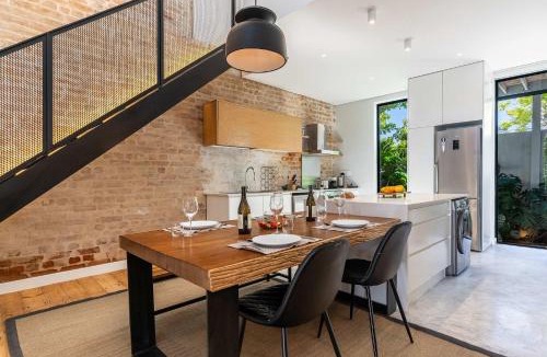 Sea Point House | Mnt Nelson Sea Point - Views Townhouse Fireplace