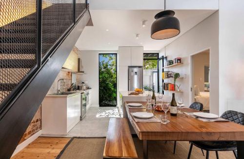 Sea Point House | Mnt Nelson Sea Point - Views Townhouse Fireplace