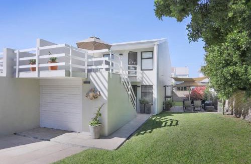 Voelklip Apartment | 235 On Tenth Beach Walks Mountain Views Pets