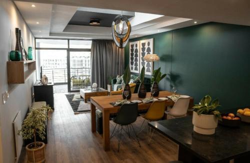 Cape Town City Centre House | Stylish 2 Bedroom Apartment in Cape Town with Stunning Views