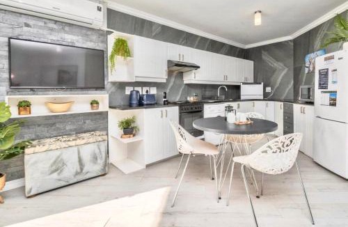 Lagoon Beach Apartment | Breathtaking Beachfront Apartment