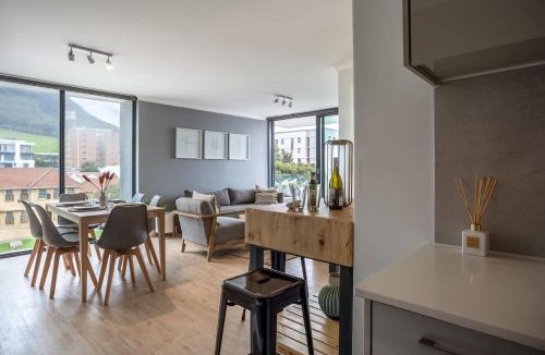 Observatory Apartment | Bergsig Spacious Deluxe Corner Unit Mountain View