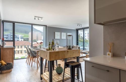 Observatory Apartment | Bergsig Spacious Deluxe Corner Unit Mountain View