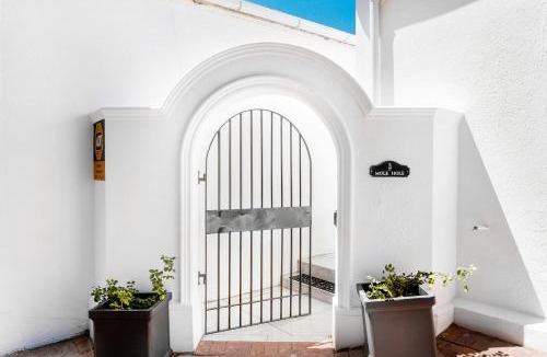 Newlands House | Quiet Central Home Near Newlands Cricket