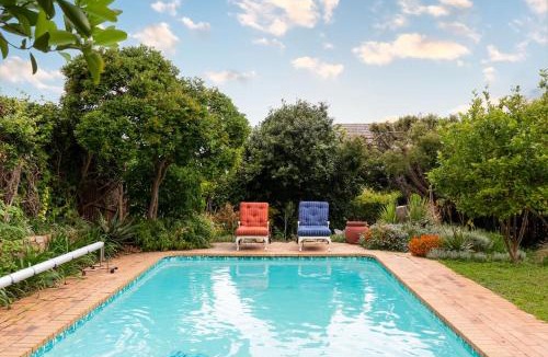 Kalk Bay Apartment | Quarterdeck Cottage Kalk Bay No Load Shedding!