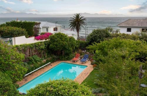 Kalk Bay Apartment | Quarterdeck Cottage Kalk Bay No Load Shedding!