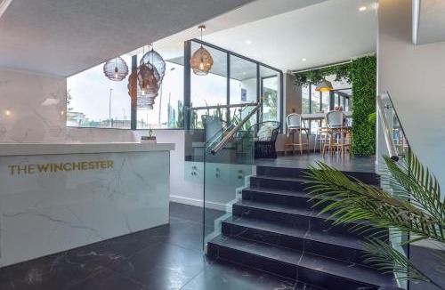 Observatory Apartment | Trendy Bachelor Pad Free Parking Rooftop Pool