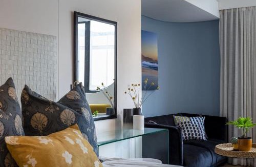 Cape Town City Centre Apartment | Tuynhuys Elegant City Pad