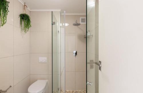 Observatory Apartment | Paragon Urbane Central Modern Rooftop Pool