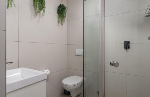 Observatory Apartment | Paragon Urbane Central Modern Rooftop Pool