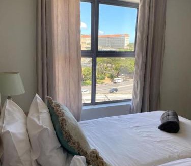 Observatory Apartment | Rooftop Pool & Gym, Minutes To Uct