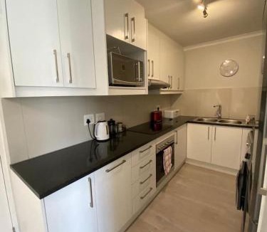 Observatory Apartment | Rooftop Pool & Gym, Minutes To Uct