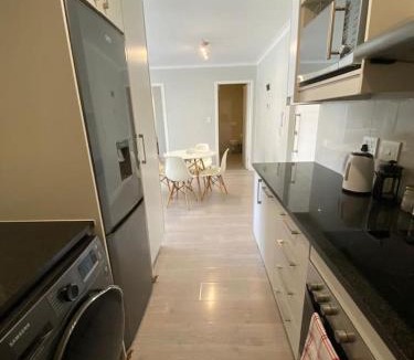 Observatory Apartment | Rooftop Pool & Gym, Minutes To Uct