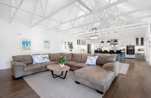 Vermont Apartment | Heaven's Gate Vermont Family Villa Pool & Sea View