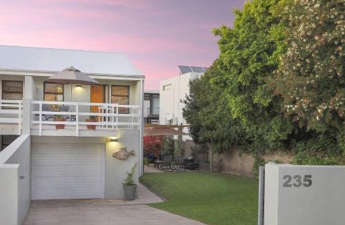 Voelklip Apartment | 235 On Tenth Beach Walks Mountain Views Pets