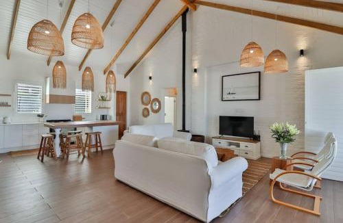 Kleinmond Apartment | Efcharisto Cottage Sea, Style & Serenity