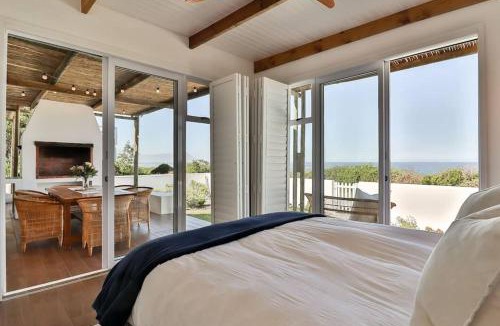 Kleinmond Apartment | Efcharisto Cottage Sea, Style & Serenity