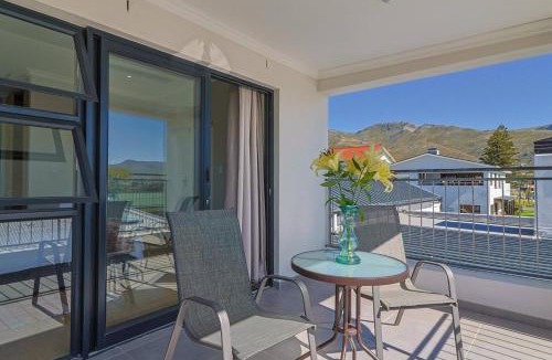 Kleinmond Apartment | Sitari On Sea Pool Sea Views Kleinmond