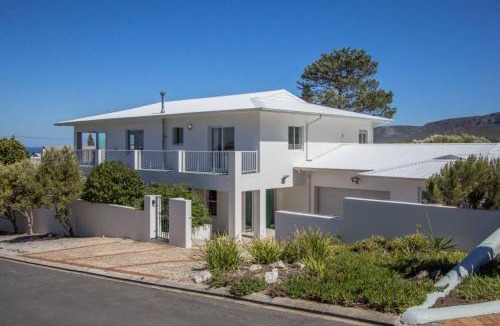Voelklip Apartment | Zo'luha Spacious Family Home Mountain View