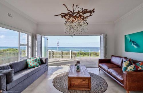 Kleinmond Apartment | 78 Beach Road Oceanfront Small Pool Sea View
