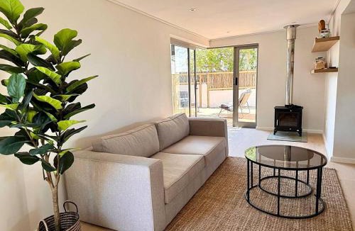 Vermont Apartment | Pikkewyntjie Sea View Small Families