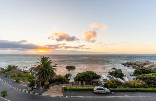 Camps Bay Apartment | Bakoven Sunsets - Luxury Apt with sea views & pool