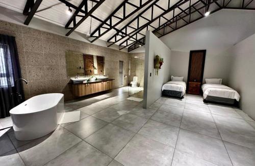 Hartswater House | Fairview Guest House Executive