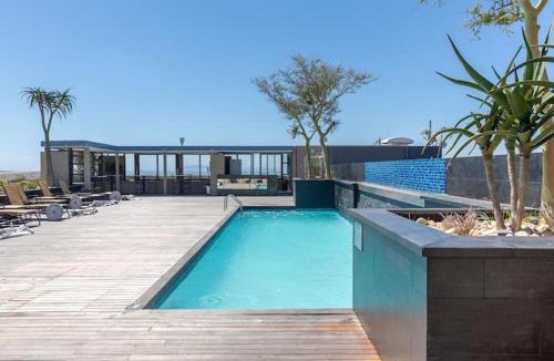 Green Point Apartment | Royale 203 Green Point - Pool Location View