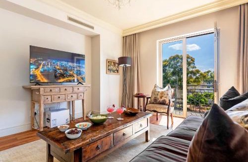 Green Point Apartment | Royale 203 Green Point - Pool Location View