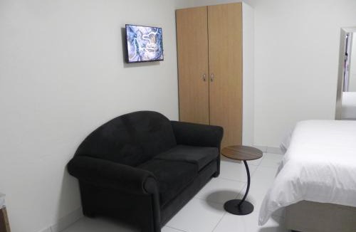 Greater Johannesburg Metropolitan Area House | OZ Guest Villa