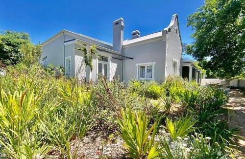 Cape Winelands Bed & Breakfast | Banhoek Corner Guesthouse
