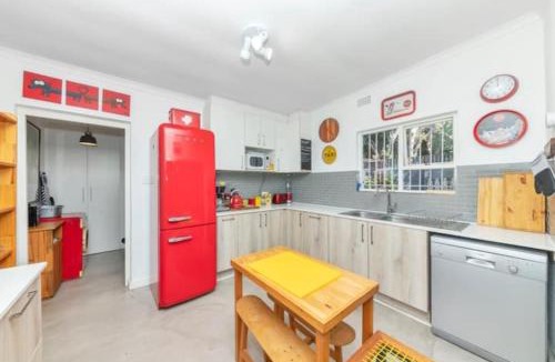 Claremont House | Modern and Stylish 2 BD House in Claremont