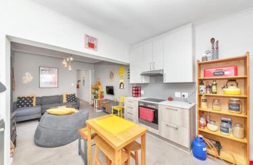 Claremont House | Modern and Stylish 2 BD House in Claremont