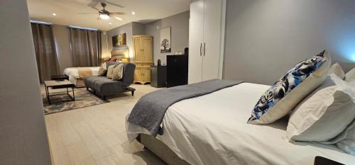 Simon's Town House | Magellans Hotel