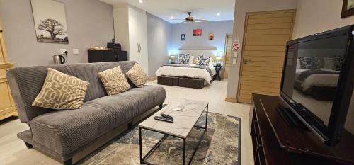 Simon's Town House | Magellans Hotel