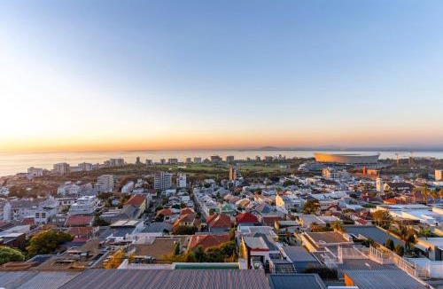 Green Point Apartment | Beautiful Sea Views, Pool & BBQ - Iconic View Green Point