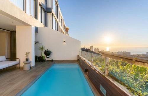 Green Point Apartment | Beautiful Sea Views, Pool & BBQ - Iconic View Green Point