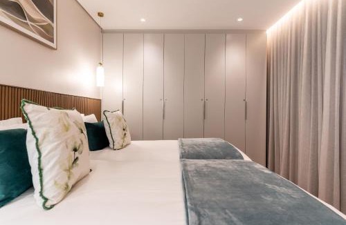Clifton Villa | Ocean Views, Sleeps 15, Modern - Lisburn on Clifton Villa