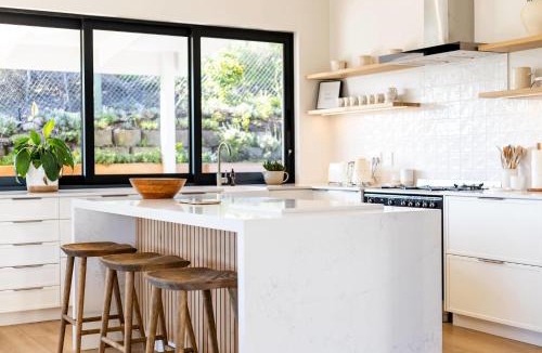 Robberg Beach Villa | Fynbos-on-Sea - Luxe 4BD Villa 150m to Solar Beach