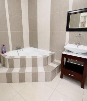 Newcastle House | TLMZ Guesthouse
