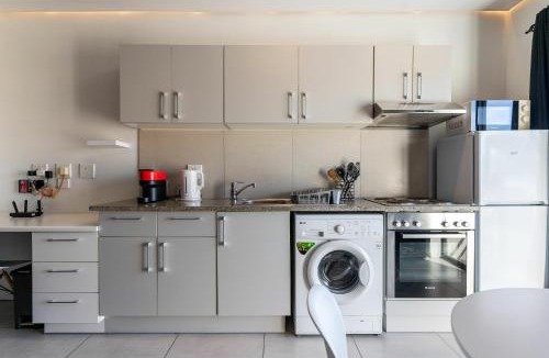 Observatory Apartment | Stylish Studio At The Factory With Pool And Gym