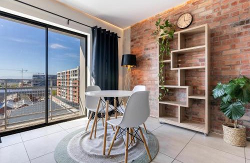 Observatory Apartment | Stylish Studio At The Factory With Pool And Gym