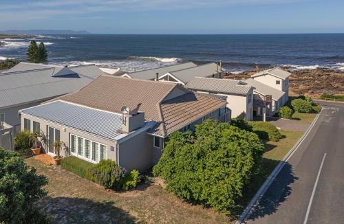 Onrus House | Onrus Beach Cottage - Sea Views - Indoor Braai