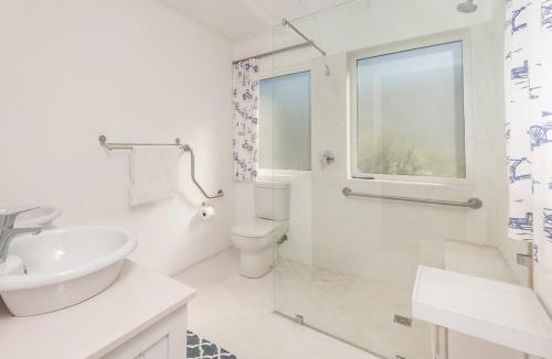 Onrus House | Onrus Beach Cottage - Sea Views - Indoor Braai