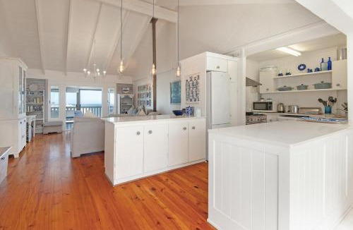 Onrus House | Onrus Beach Cottage - Sea Views - Indoor Braai