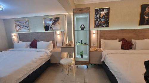 Fairland Villa | Solar pwrd house with pool and entertainment area
