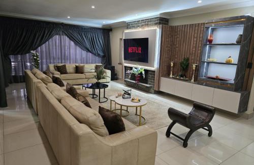 Fairland Villa | Solar pwrd house with pool and entertainment area