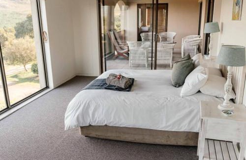 Bot River Villa | Luxury 5-Bedroom Villa with Private Pool Tennis Court