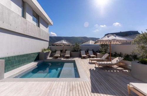 Hermanus City-Centre Apartment | The Mira Hermanus Whisperer Whales Oasis 302